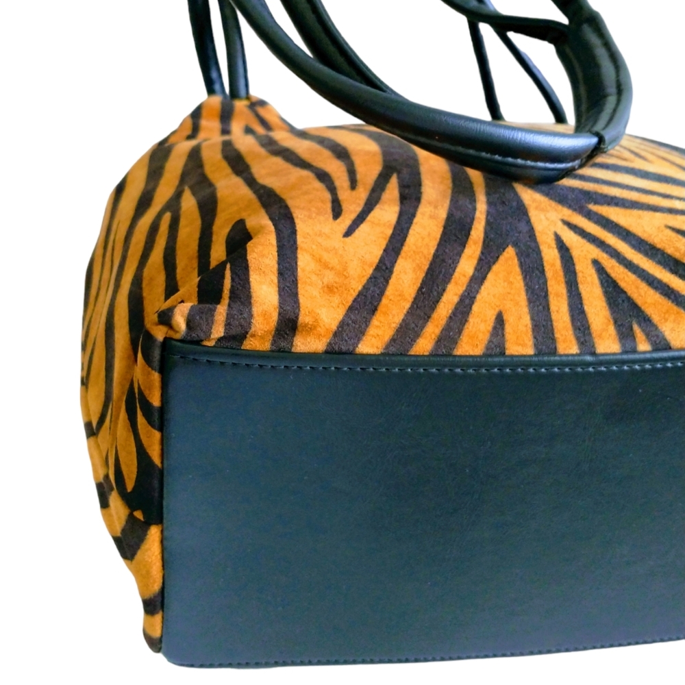 L.J.S Collection Drawstring Crossbody Bag - Picture 12 of 13